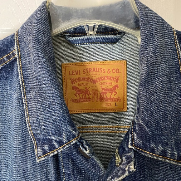 Levi’s Denim Jacket [Size Large] - Picture 3 of 6